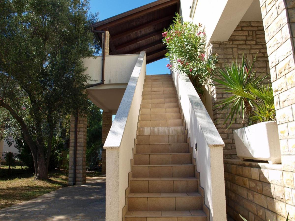 Kristi Apartment Complex Near The Sandy Beach - By Ta Leut Agency Privlaka  Exterior foto