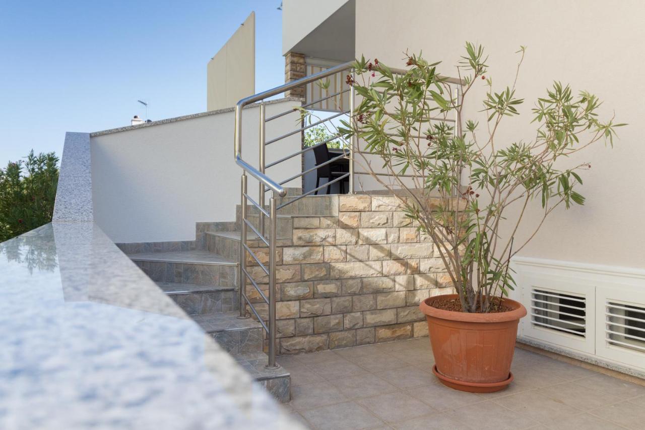 Kristi Apartment Complex Near The Sandy Beach - By Ta Leut Agency Privlaka  Exterior foto